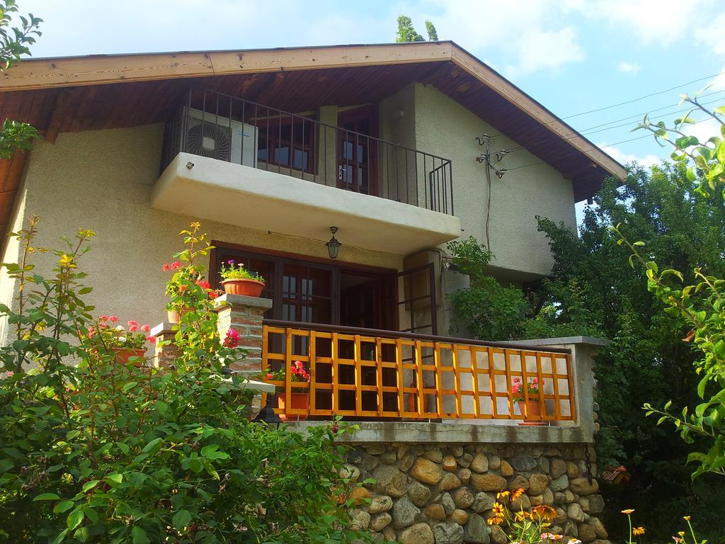 Къща За Гости Каза Роза - Swiss Style Chalet Casa Rosa Guest House 丘斯滕迪尔 客房 照片